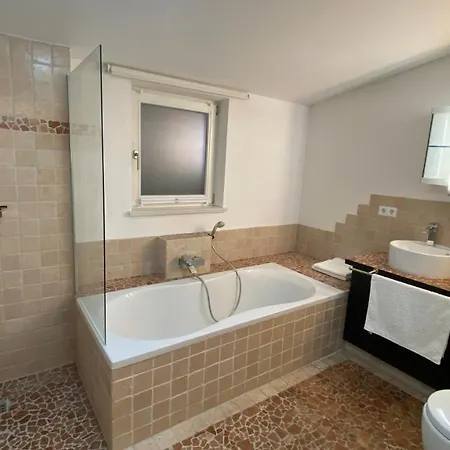 Fewo Luxus Wohnung Im Eigenen Ferienhaus, 120 Qm, Naehe Regensburg Mit Balkon, Terrasse & Garten, Gute Zuganbindung Laber Exterior foto