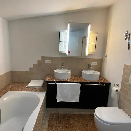 Fewo Luxus Wohnung Im Eigenen Ferienhaus, 120 Qm, Naehe Regensburg Mit Balkon, Terrasse & Garten, Gute Zuganbindung Laber Exterior foto