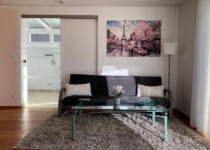 Fewo Luxus Wohnung Im Eigenen Ferienhaus, 120 Qm, Naehe Regensburg Mit Balkon, Terrasse & Garten, Gute Zuganbindung