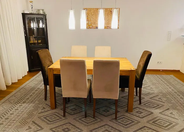 Fewo Luxus Wohnung Im Eigenen Ferienhaus, 120 Qm, Naehe Regensburg Mit Balkon, Terrasse & Garten, Gute Zuganbindung