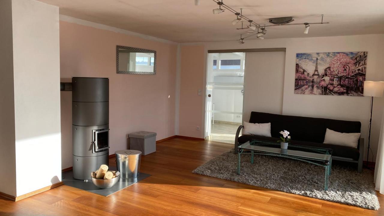 Luxus Im Eigenen Ferienhaus, 120 Qm, Naehe Regensburg Mit Balkon, Terrasse & Garten, Gute Zuganbindung Apartment *