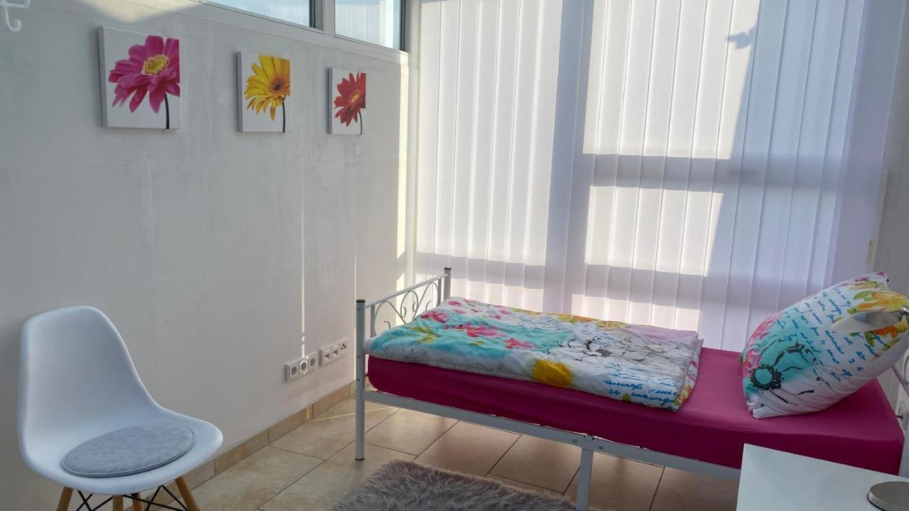 Luxus Im Eigenen Ferienhaus, 120 Qm, Naehe Regensburg Mit Balkon, Terrasse & Garten, Gute Zuganbindung