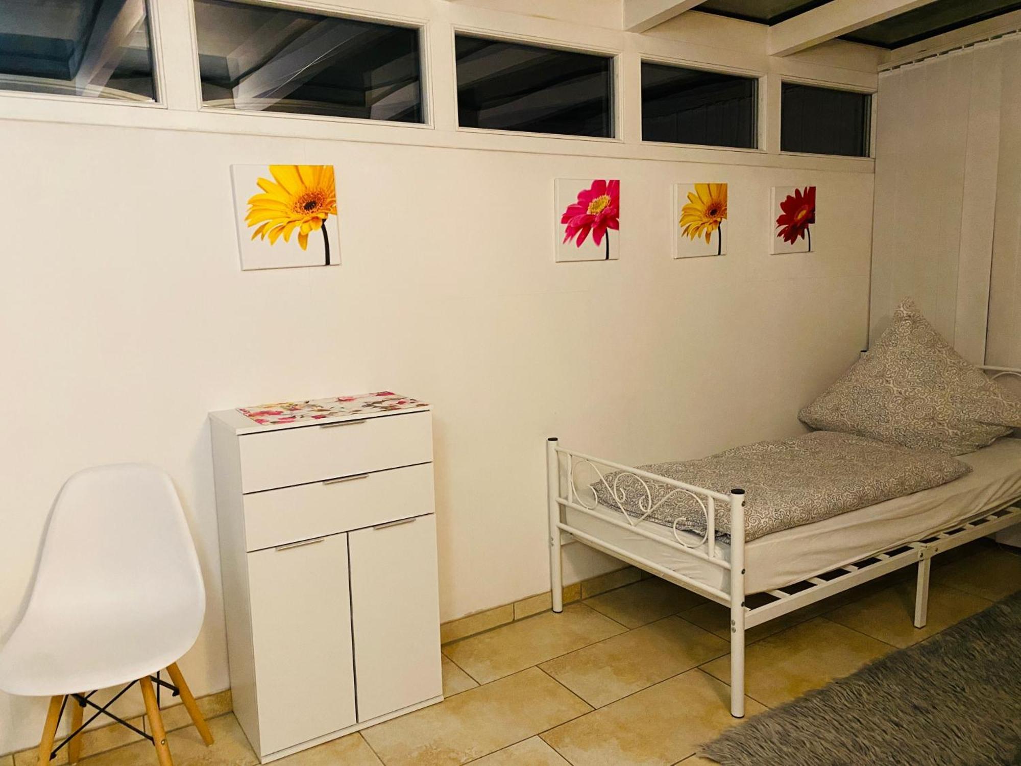 Apartment Luxus Im Eigenen Ferienhaus, 120 Qm, Naehe Regensburg Mit Balkon, Terrasse & Garten, Gute Zuganbindung