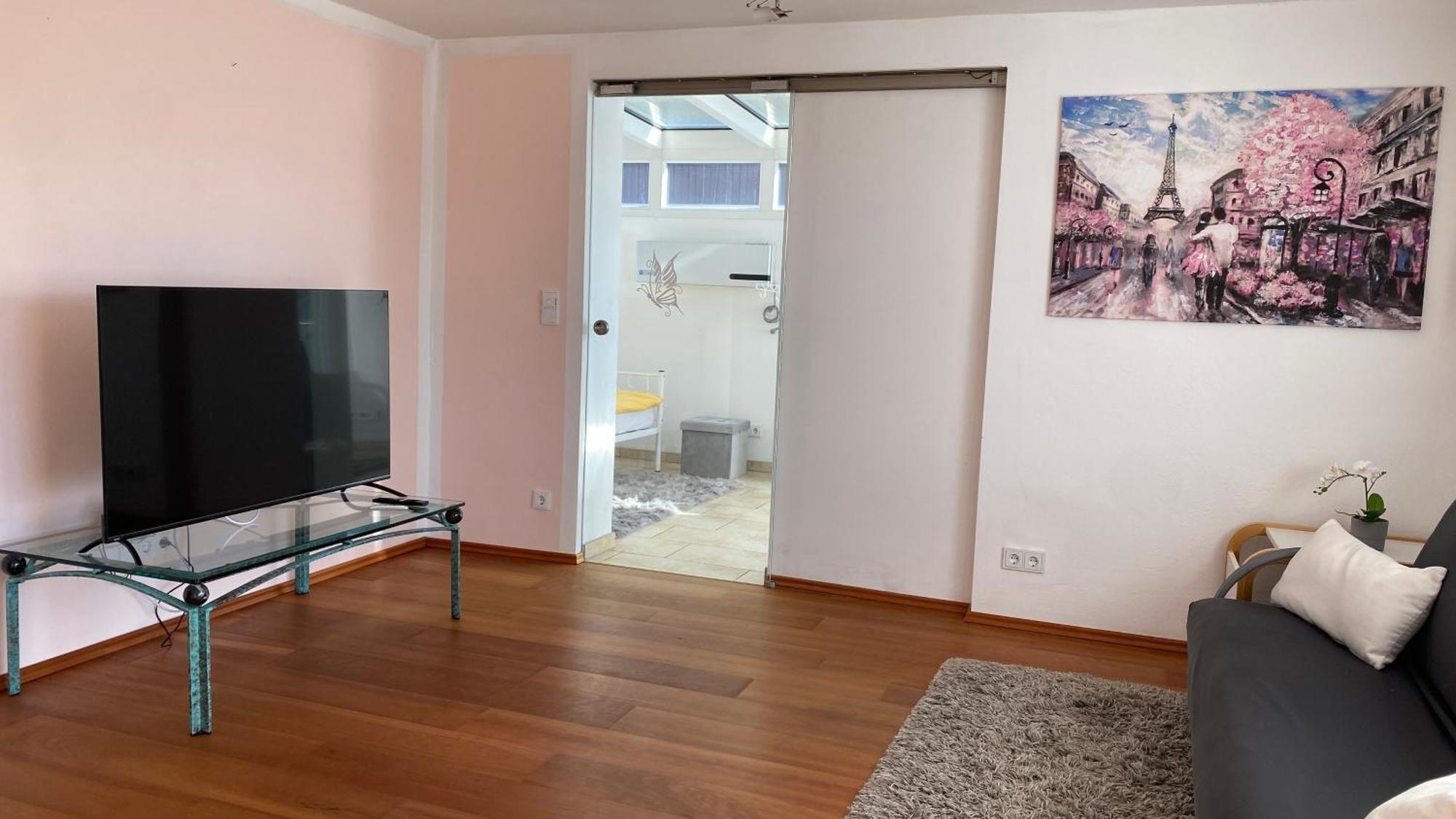 Luxus Im Eigenen Ferienhaus, 120 Qm, Naehe Regensburg Mit Balkon, Terrasse & Garten, Gute Zuganbindung Apartment